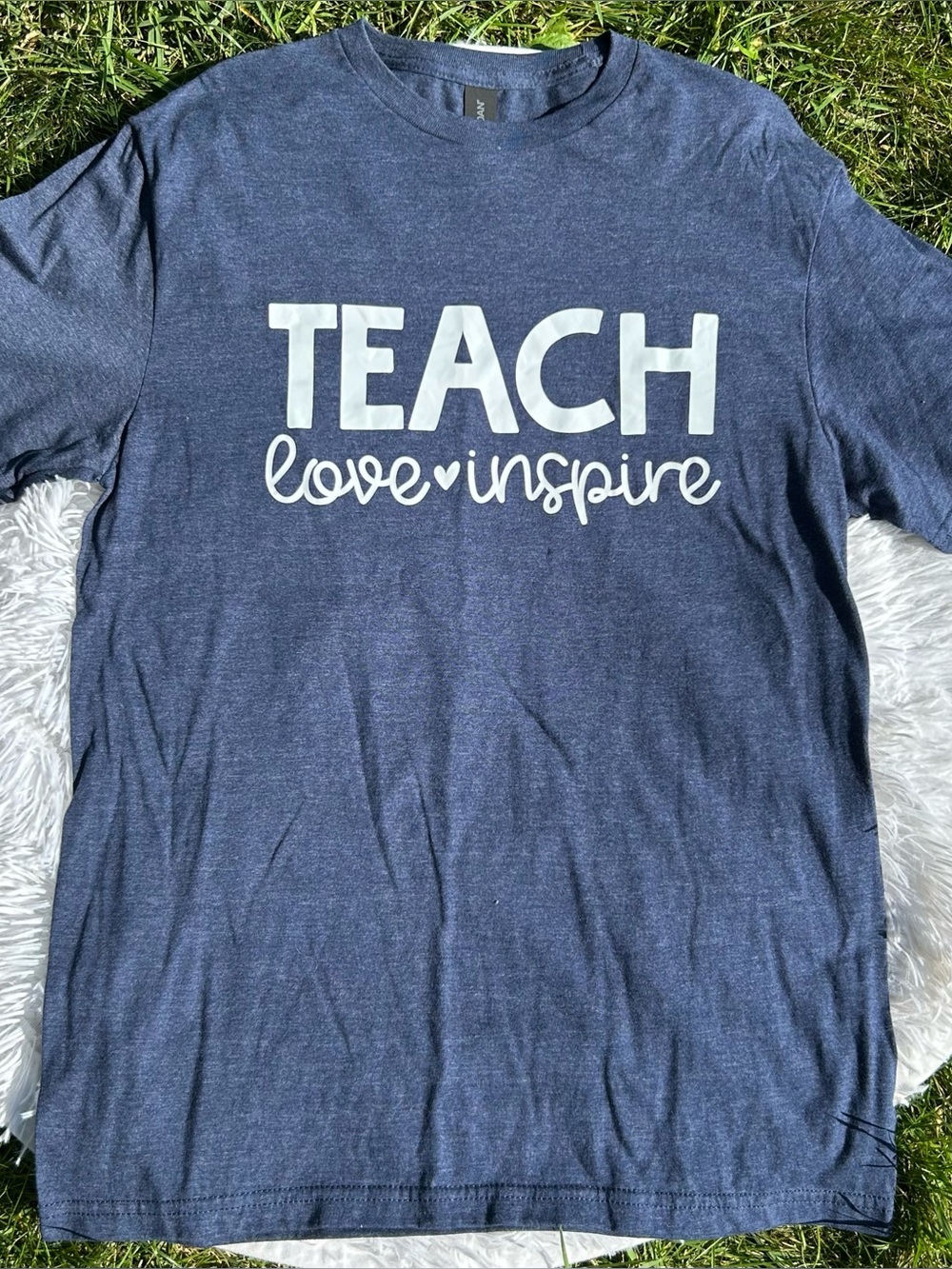 🩶5/$30 Gildan Heather Navy Blue “ Teach Love Inspire ” T-shirt Size Medium